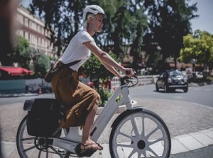索尔维推出全塑料电动自行车